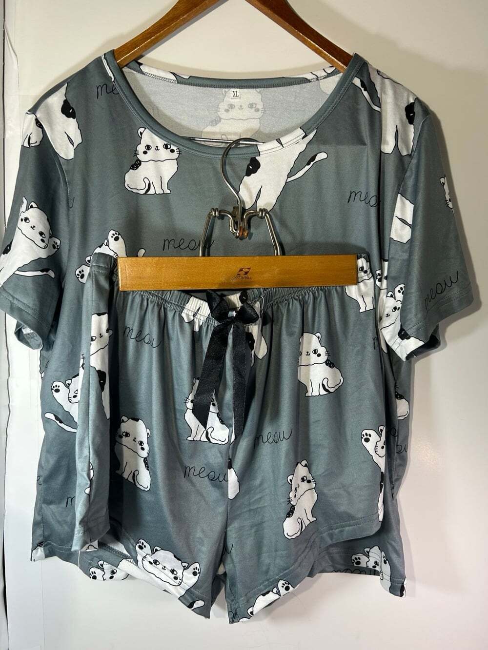 Cats Pajamas grey and white women’s XL MEOW